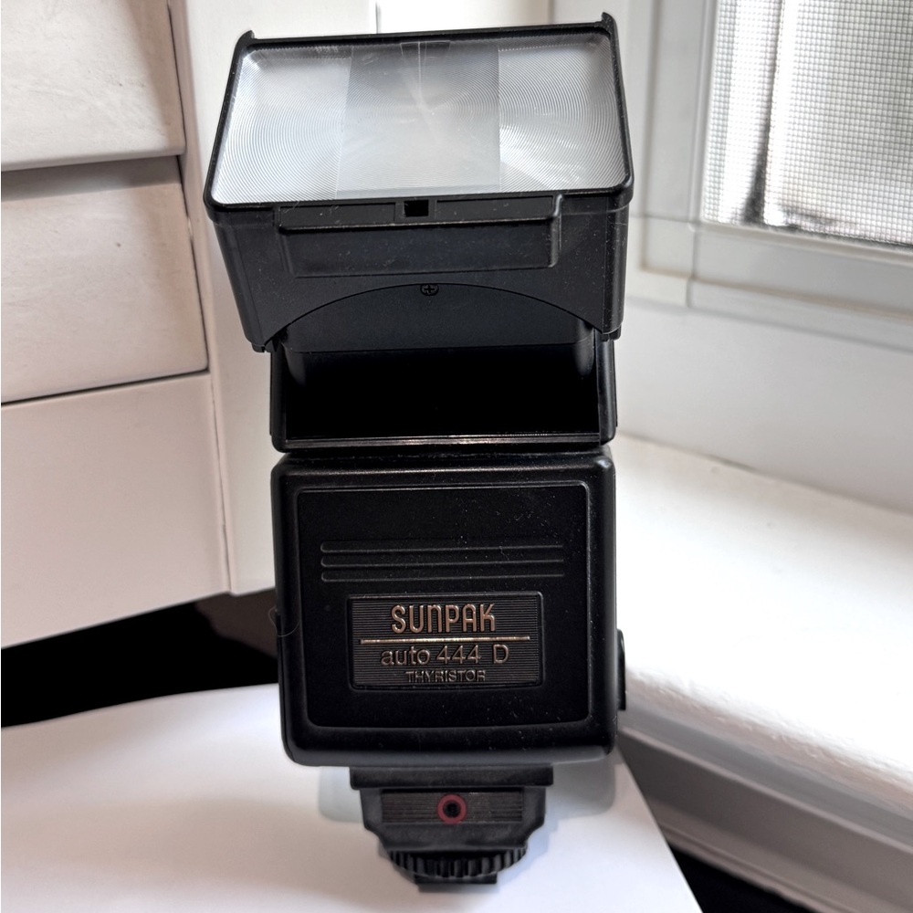 📸✨ Sunpak Auto 444D Flash – Vintage Japanese Precision | Collector-Ready ✨📸